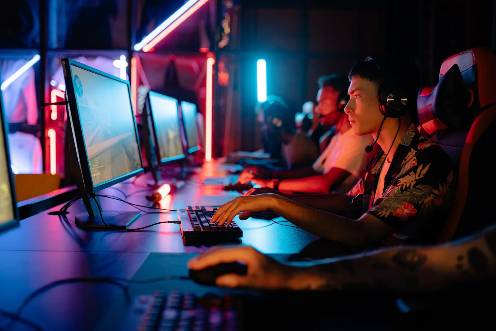 How to start a career in esports: training, practice, and team