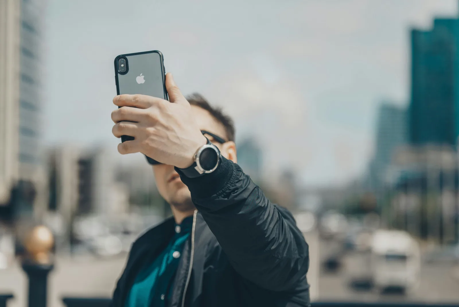 9 cool bloggers from Central Asia who review tech gadgets