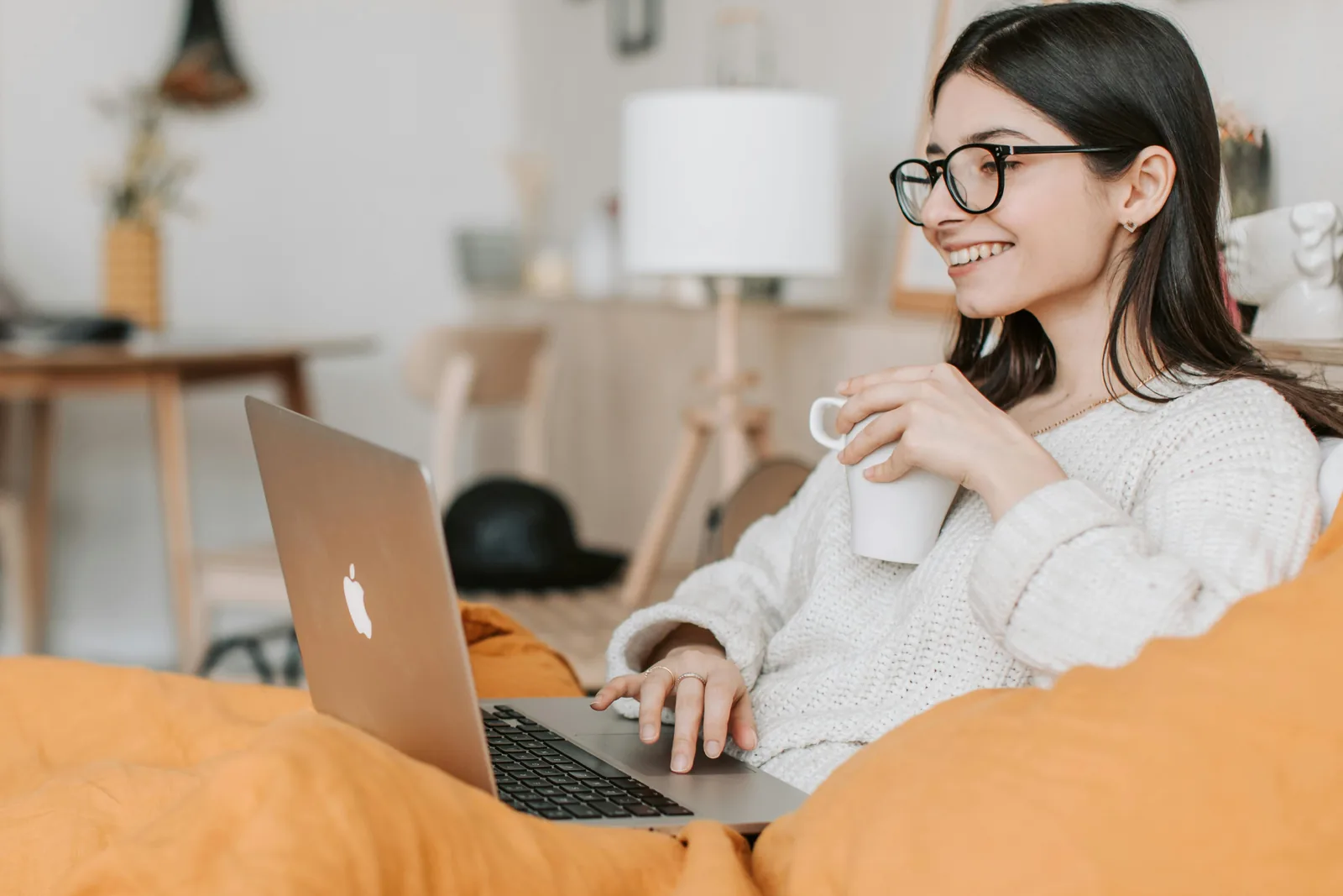 С чего начать карьеру в e-commerce: профессии, вузы и полезные ресурсы