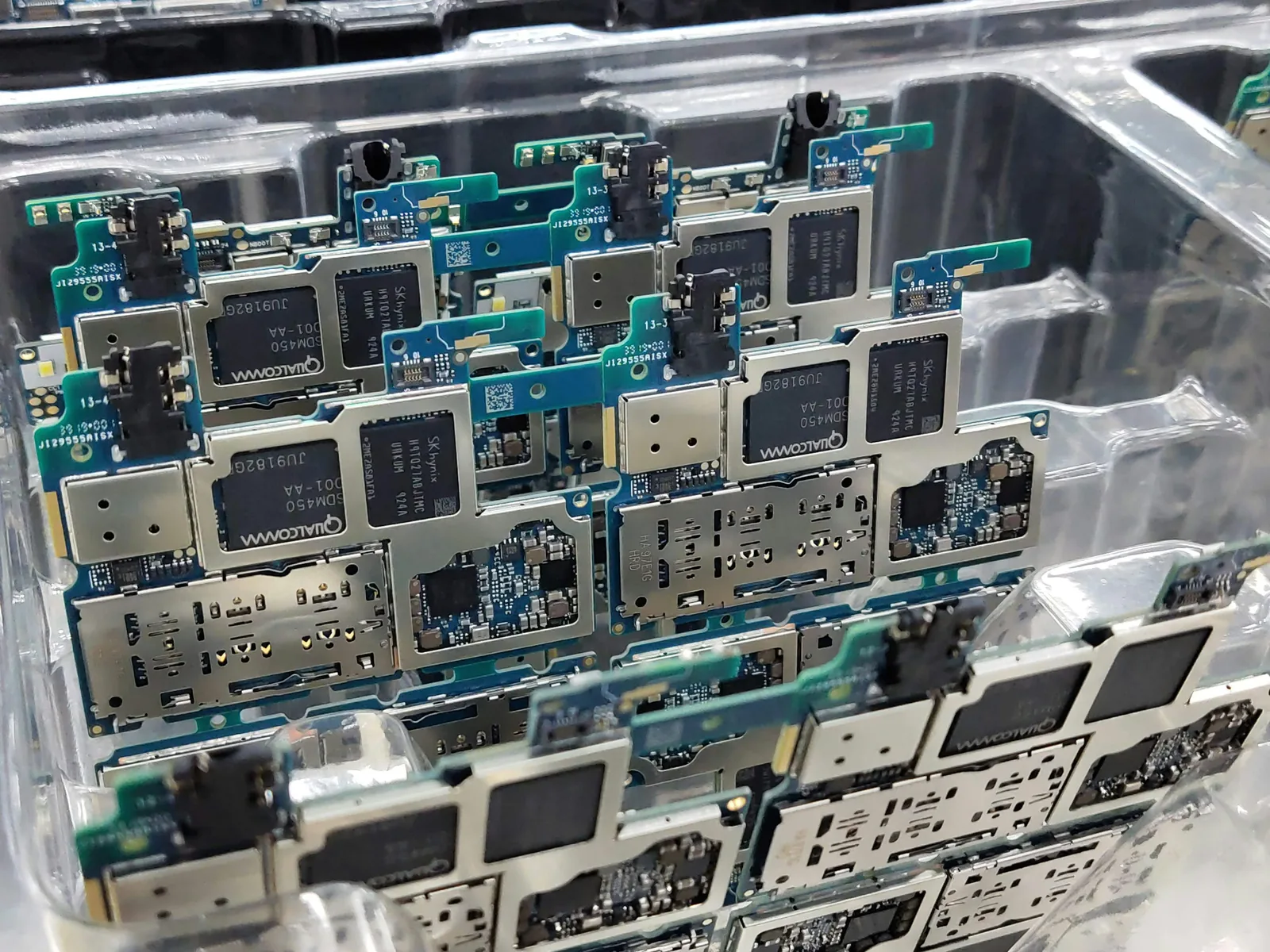 "Kyrgyzelectronica" will begin the production of Meken laptops and phones