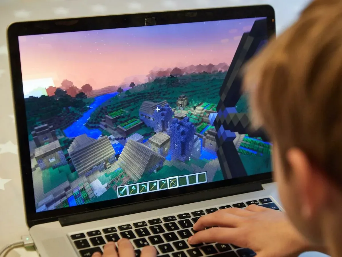 Парень из Бишкека перевел Minecraft на кыргызский язык