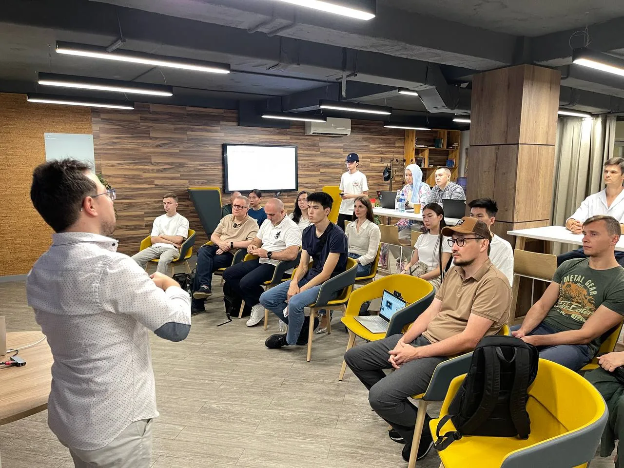 A free Build with AI workshop with Google Developer Experts will take place in Almaty.