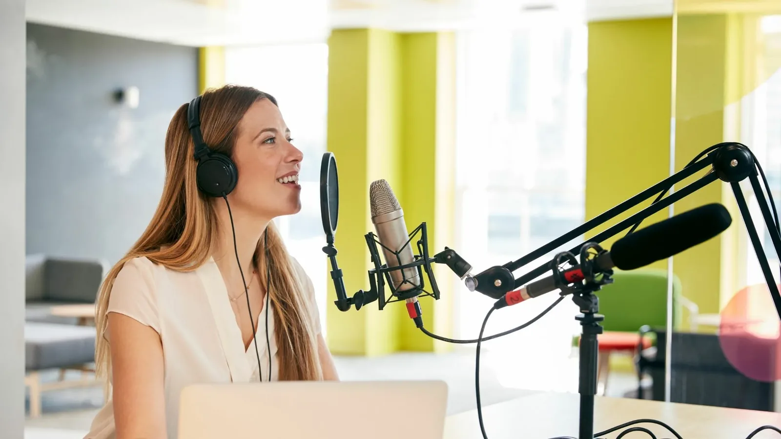July Podcasts: 12 Episodes on Investments, Venture Capital, and AI