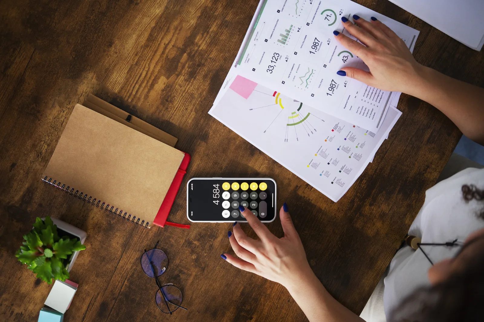 Digital Nomad: 11 services for convenient financial management around the world