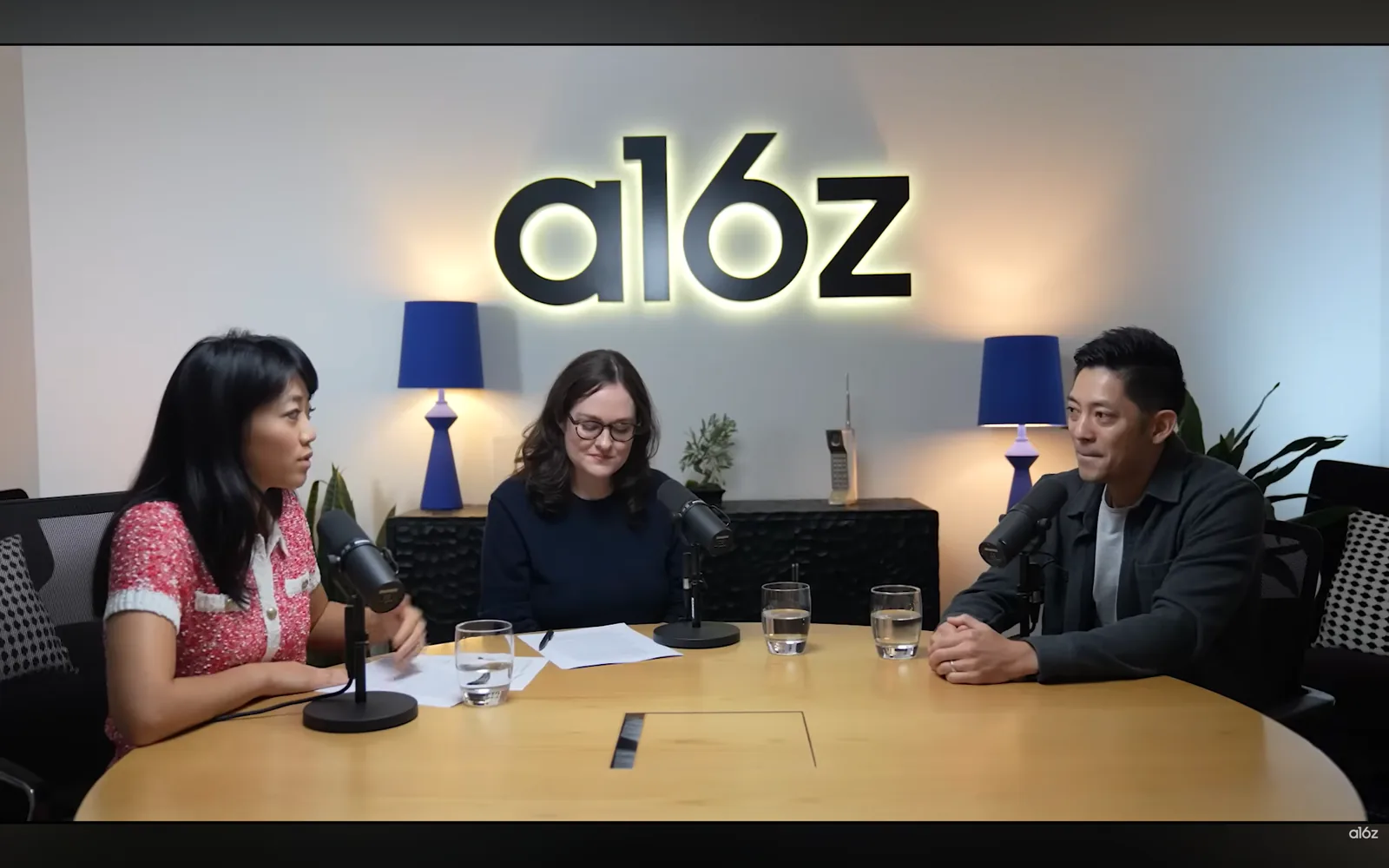 November Podcasts: 10 Fresh Podcasts on Startups, Investments, and AI